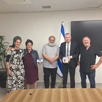 נציגי המטה מוסרים את תוכנית האב לנבחרי ציבור
